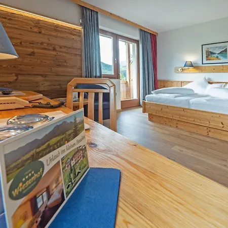 Wiesenhof, Hotel Direkt Am See 4* Weissensee